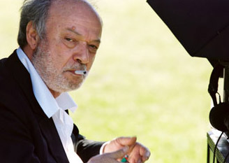 Claude Berri sur le tournage du film 'L'un reste, l'autre part'